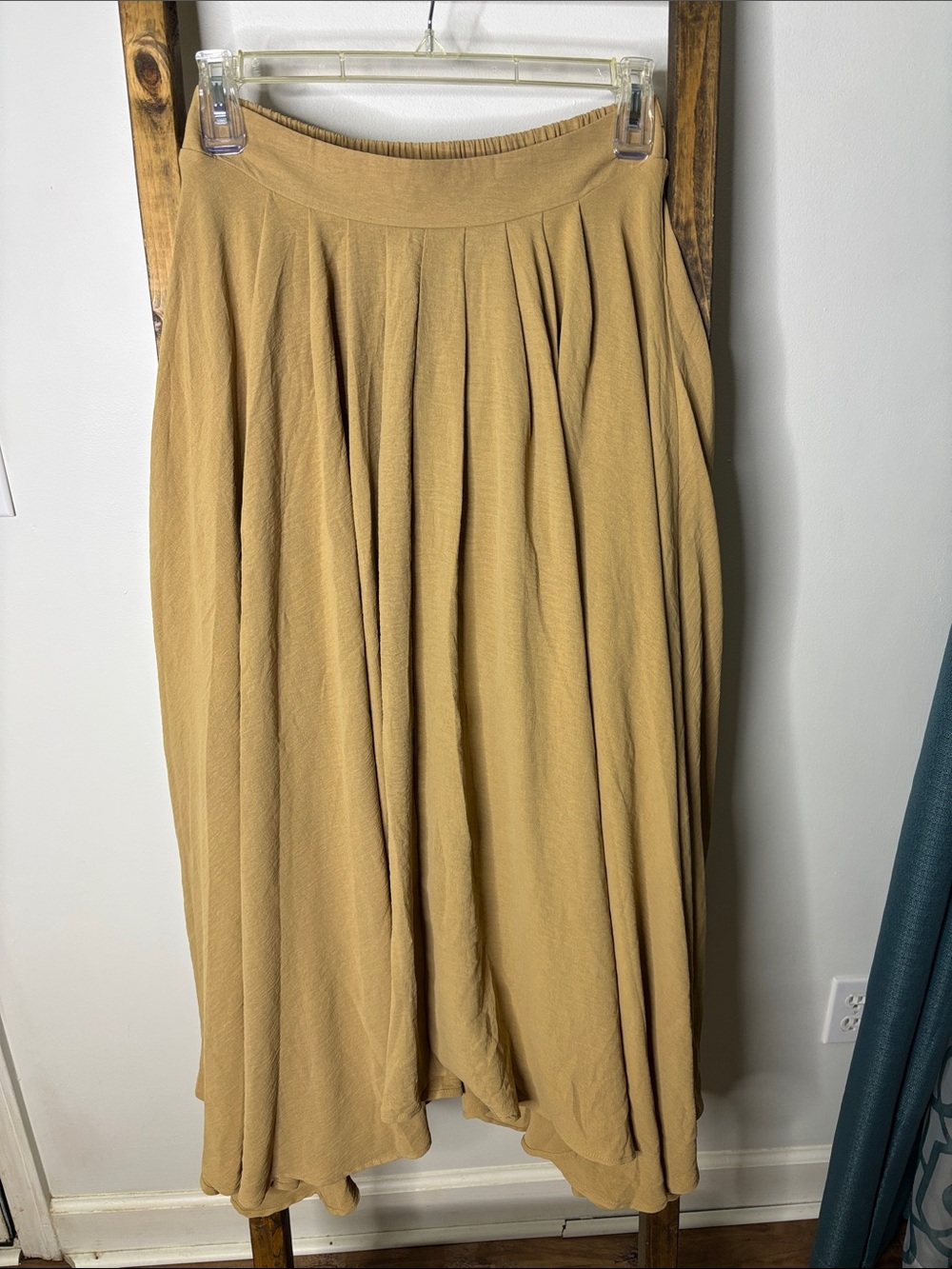 Urban Daisy Flowy Pleated Maxi Skirt - Neutral Tan Size L